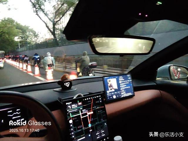 有副驾娱乐屏了尺寸、风格正合适!J9真人游戏第一品牌我的蔚来车也(图1) 有副驾娱乐屏了尺寸、风格正合适!J9真人游戏第一品牌我的蔚来车也(图1)